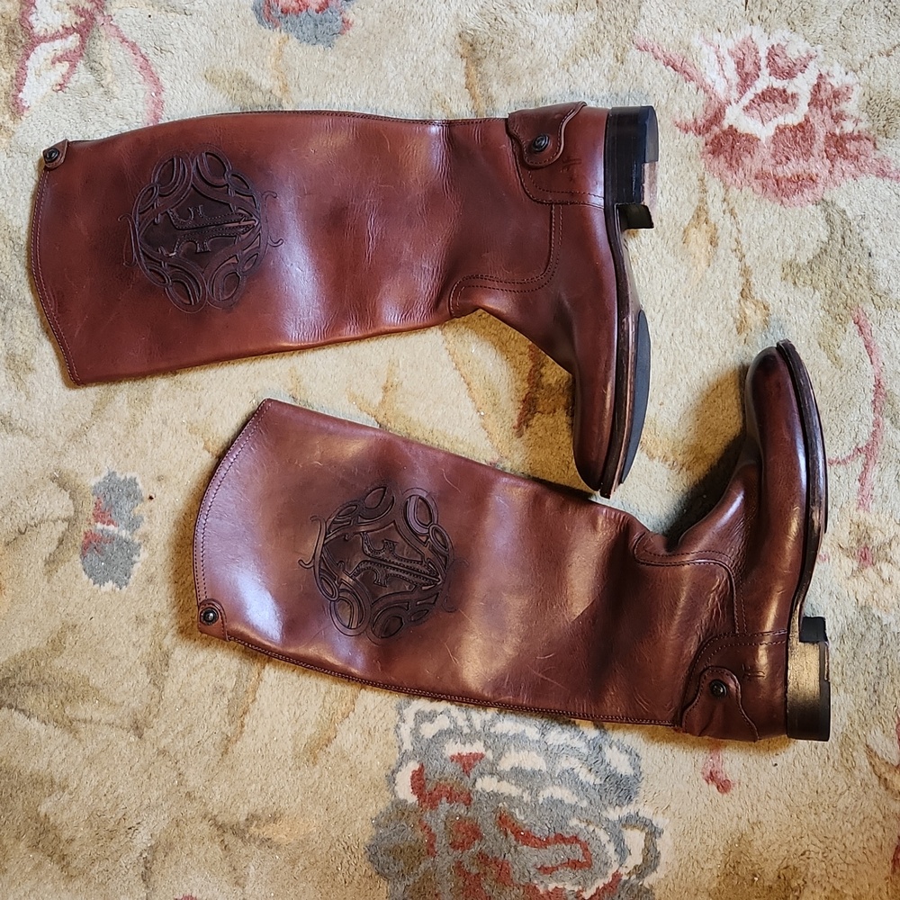 FRYE Women's Lindsay Logo Zip Riding Boot, Redwood, 6B